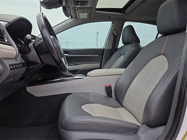 2020 Toyota Camry Hybrid XLE