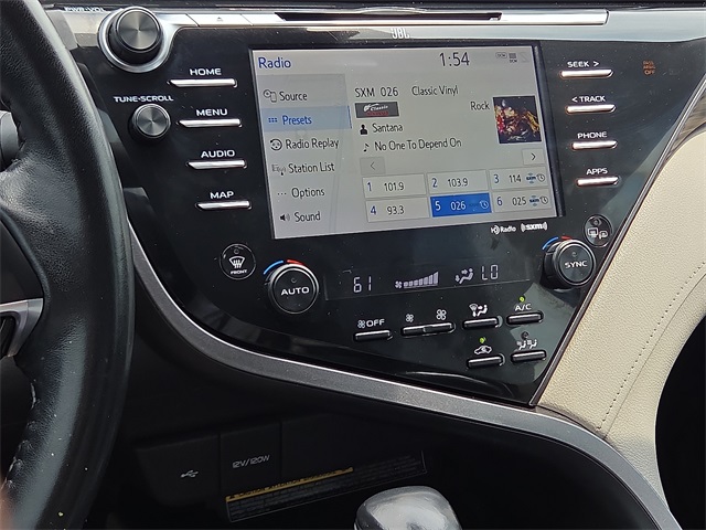 2020 Toyota Camry Hybrid XLE