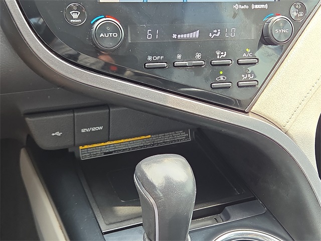 2020 Toyota Camry Hybrid XLE