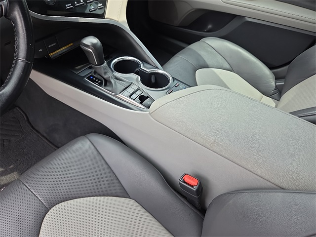 2020 Toyota Camry Hybrid XLE