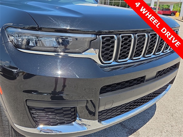 2023 Jeep Grand Cherokee Laredo 4WD L