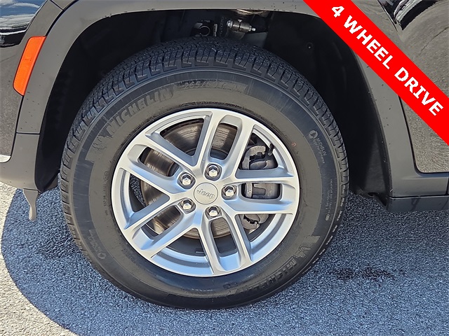 2023 Jeep Grand Cherokee Laredo 4WD L