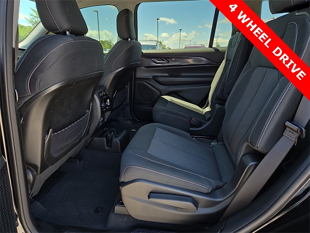 2023 Jeep Grand Cherokee Laredo 4WD L
