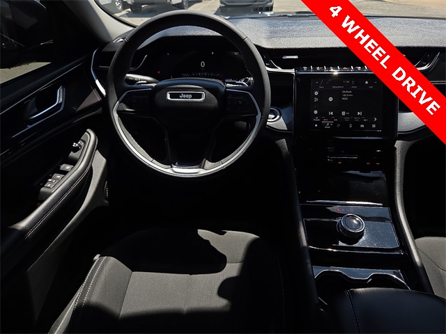 2023 Jeep Grand Cherokee Laredo 4WD L