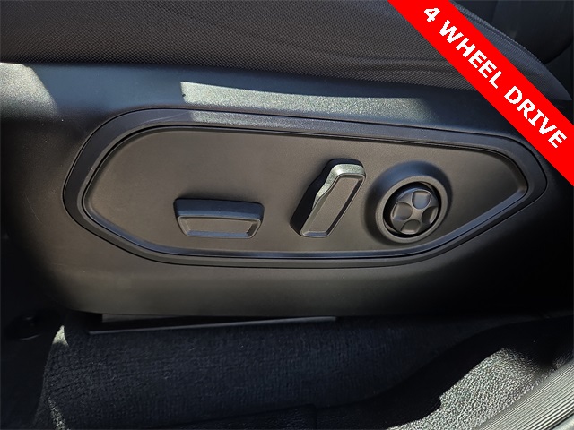 2023 Jeep Grand Cherokee Laredo 4WD L