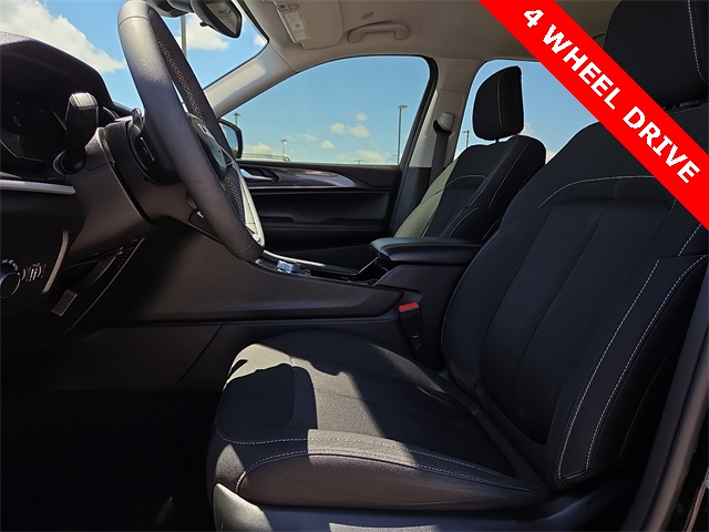 2023 Jeep Grand Cherokee Laredo 4WD L