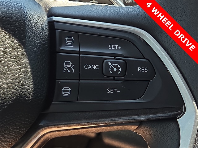2023 Jeep Grand Cherokee Laredo 4WD L