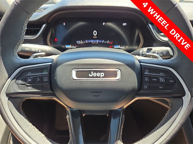 2023 Jeep Grand Cherokee Laredo 4WD L