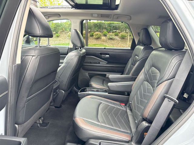 2022 Nissan Pathfinder Platinum