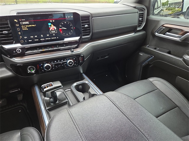 2023 GMC Sierra 1500 SLT 4WD 147WB