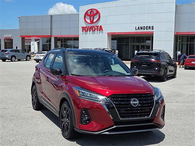 2023 Nissan Kicks SR FWD