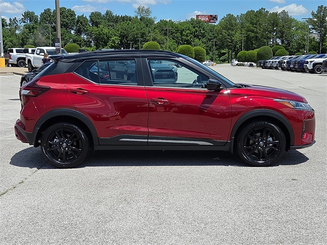 2023 Nissan Kicks SR FWD