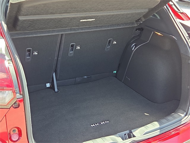 2023 Nissan Kicks SR FWD