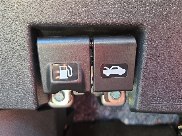 2023 Nissan Kicks SR FWD