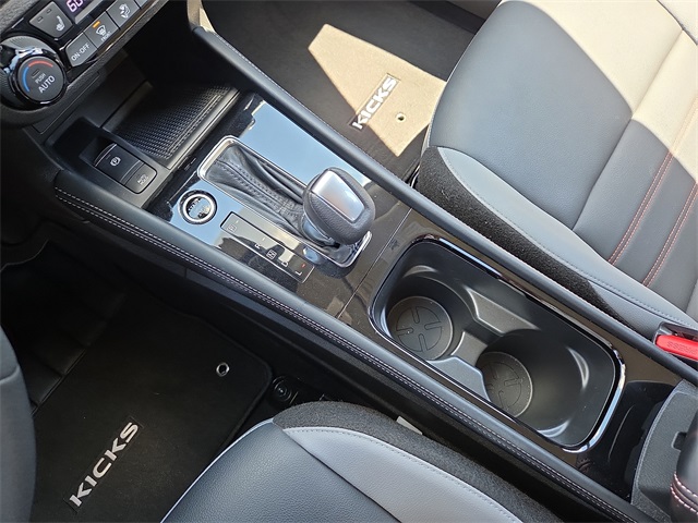 2023 Nissan Kicks SR FWD