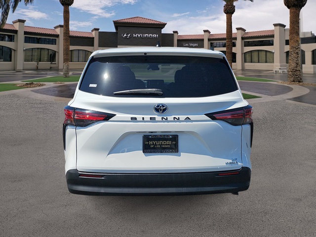 2021 Toyota Sienna Hybrid LE FWD 8-Pass