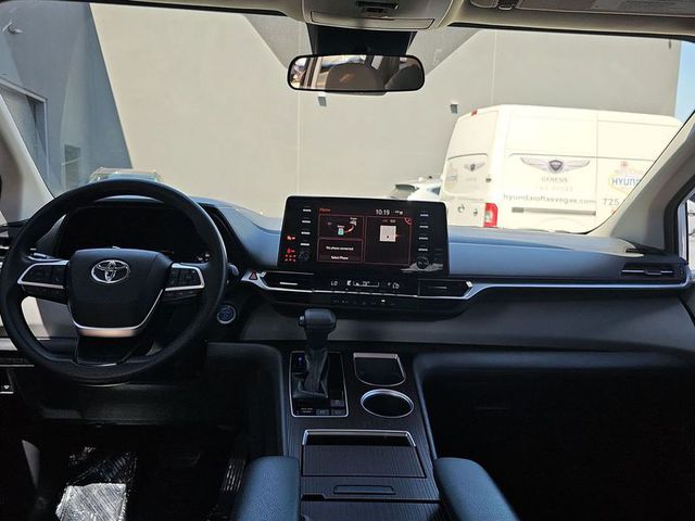 2021 Toyota Sienna Hybrid LE FWD 8-Pass