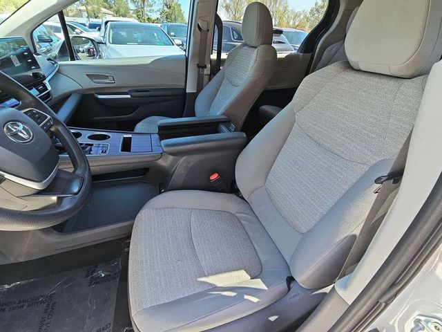 2021 Toyota Sienna Hybrid LE FWD 8-Pass