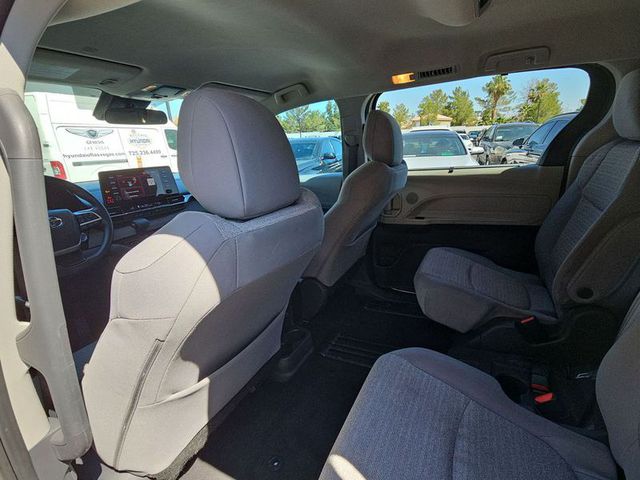 2021 Toyota Sienna Hybrid LE FWD 8-Pass