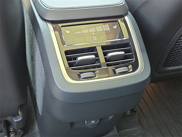 2023 Volvo XC90 B6 AWD Plus 7P