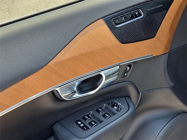 2023 Volvo XC90 B6 AWD Plus 7P