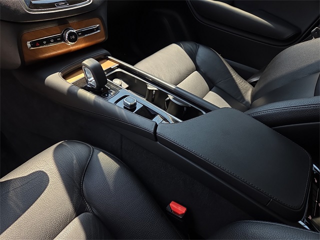 2023 Volvo XC90 B6 AWD Plus 7P