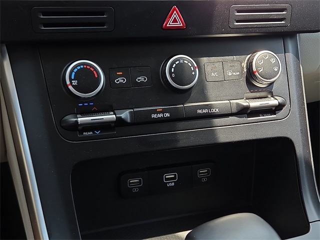 2024 Kia Carnival LX FWD w/Seat Pkg