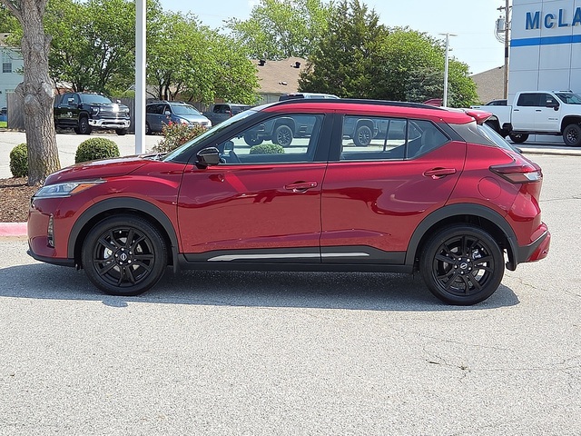 2022 Nissan Kicks SR FWD