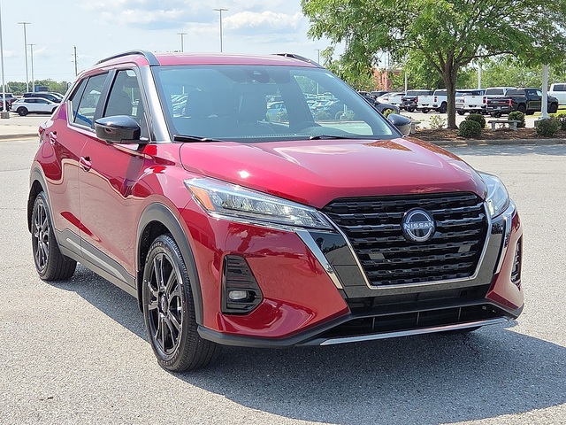 2022 Nissan Kicks SR FWD