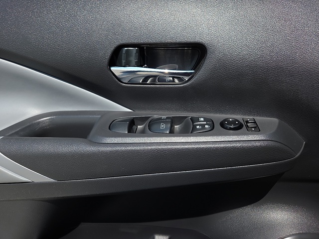 2022 Nissan Kicks SR FWD