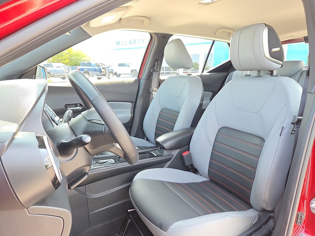 2022 Nissan Kicks SR FWD