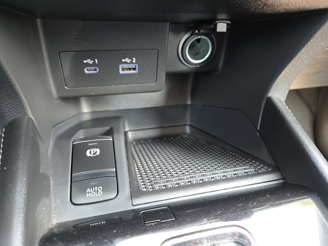 2022 Nissan Kicks SR FWD