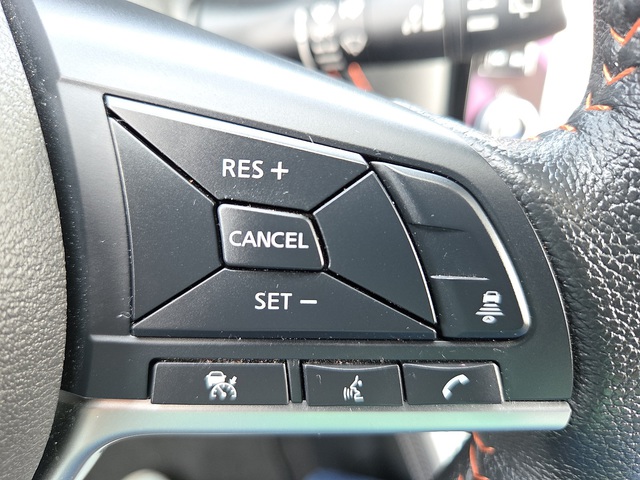2022 Nissan Kicks SR FWD