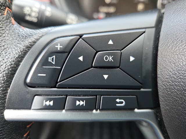 2022 Nissan Kicks SR FWD