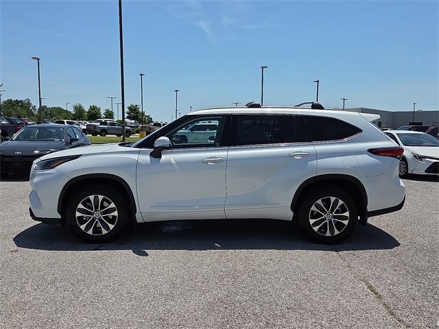 2022 Toyota Highlander XLE AWD