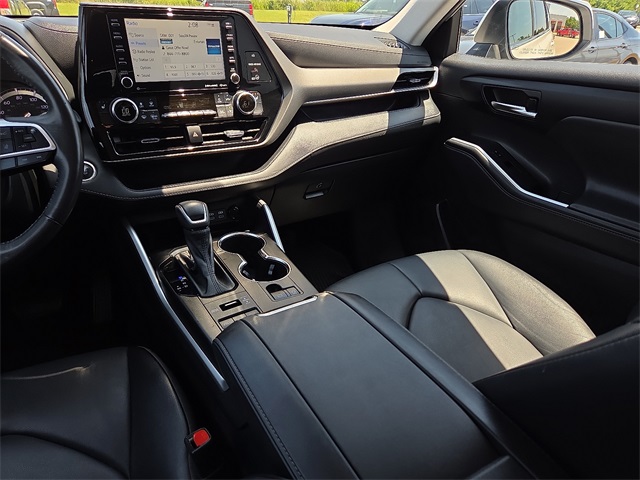 2022 Toyota Highlander XLE AWD