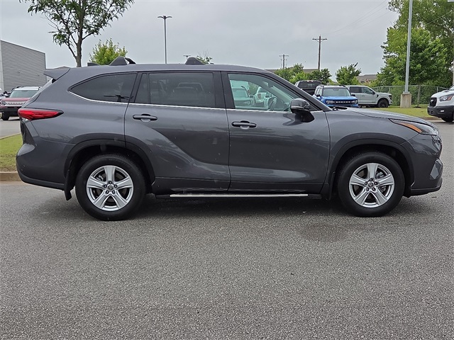 2022 Toyota Highlander LE FWD