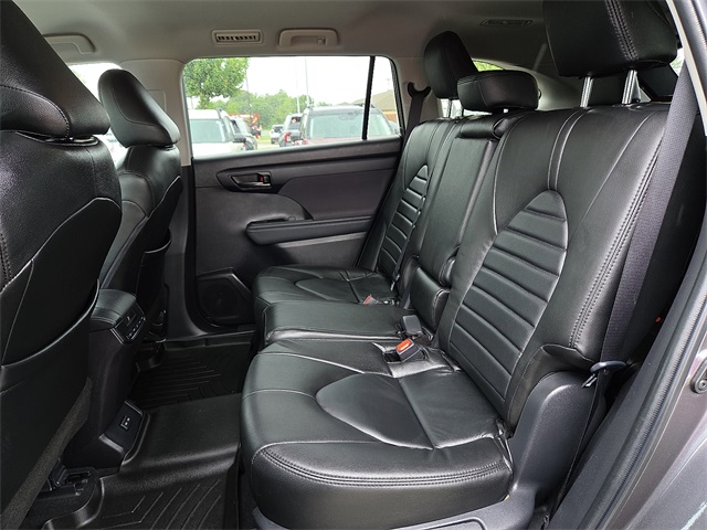 2022 Toyota Highlander LE FWD