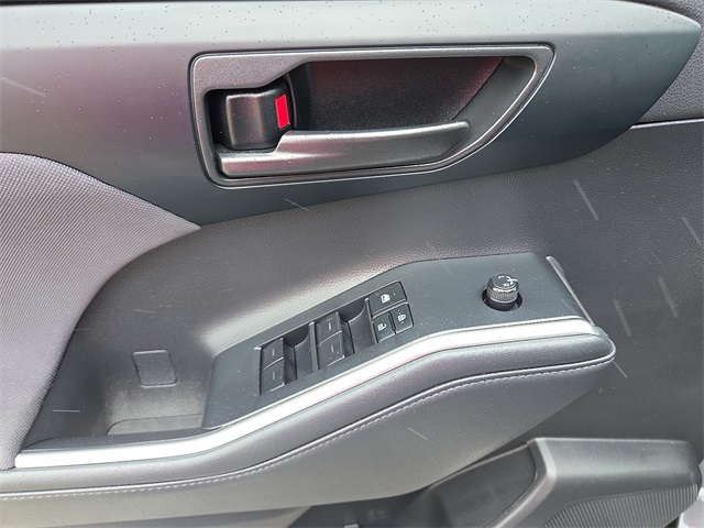 2022 Toyota Highlander LE FWD