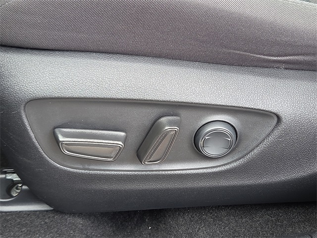 2023 Toyota RAV4 XLE FWD
