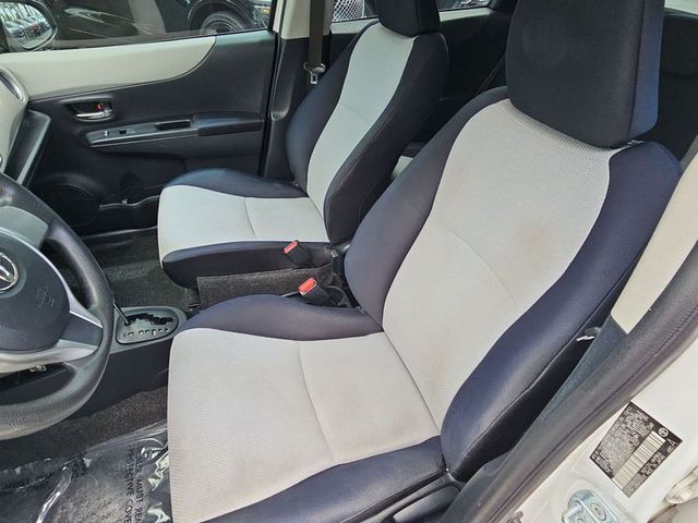 2012 Toyota Yaris LE 5Dr
