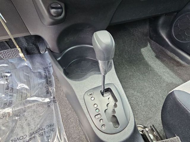 2012 Toyota Yaris LE 5Dr