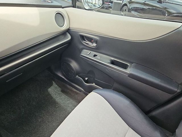 2012 Toyota Yaris LE 5Dr