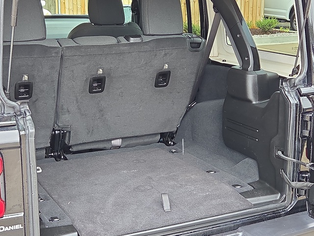 2024 Jeep Wrangler Sahara 4WD