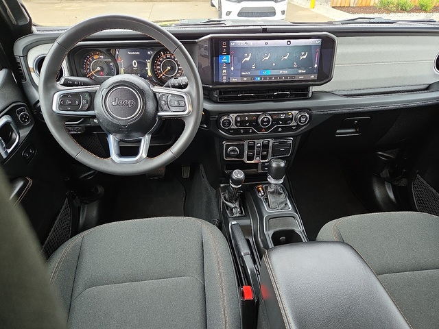 2024 Jeep Wrangler Sahara 4WD