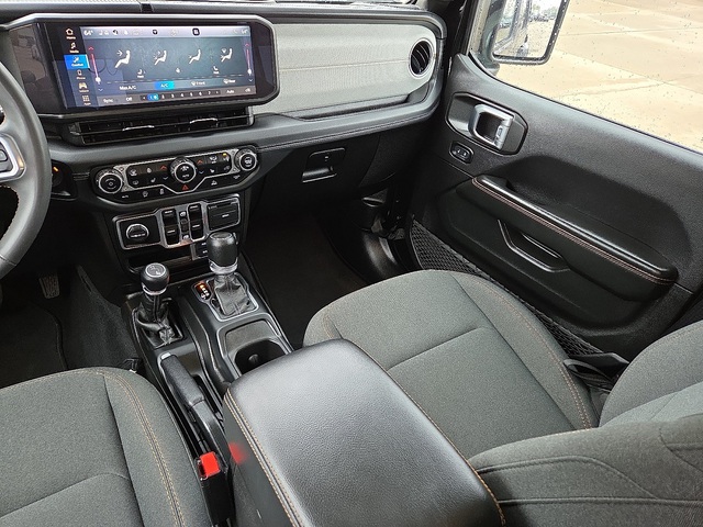2024 Jeep Wrangler Sahara 4WD