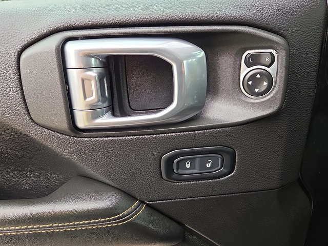 2024 Jeep Wrangler Sahara 4WD