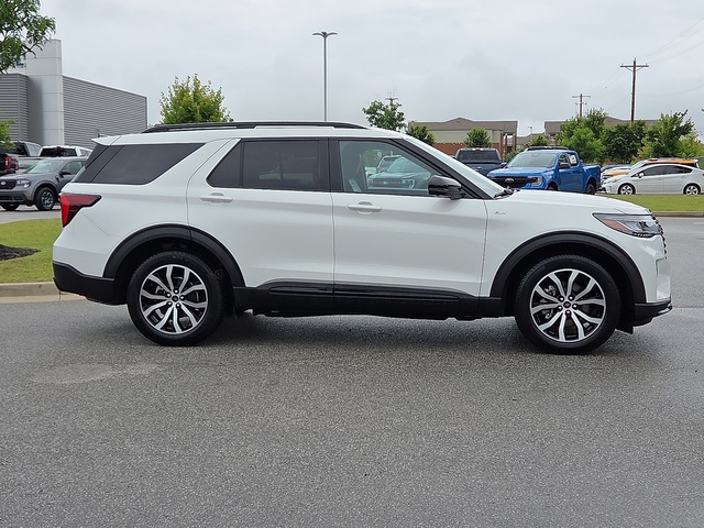 2025 Ford Explorer ST-Line RWD