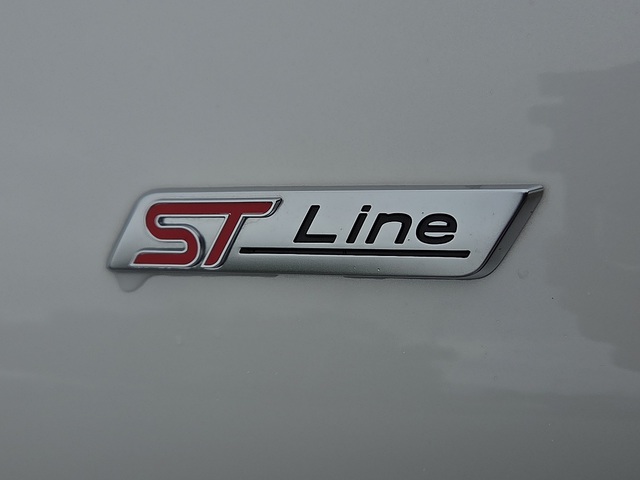 2025 Ford Explorer ST-Line RWD