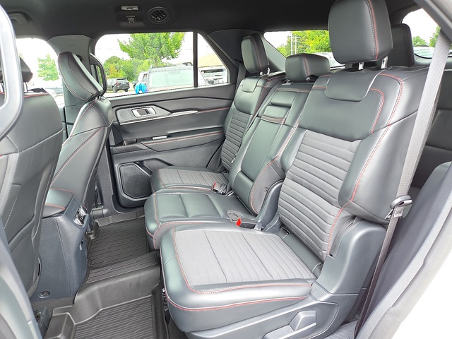 2025 Ford Explorer ST-Line RWD